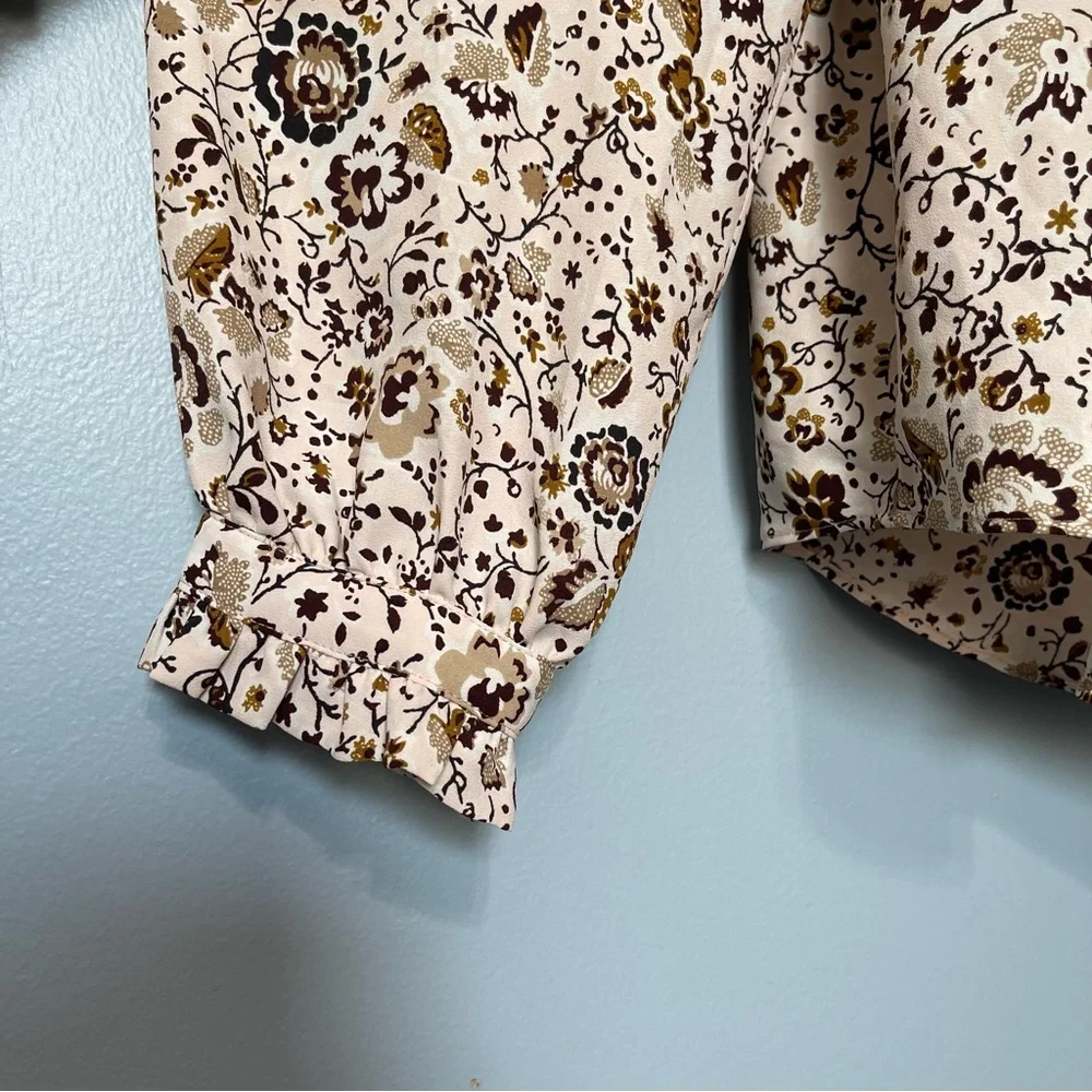 Ann Taylor. Women’s silk like floral blouse - Picture 9 of 9